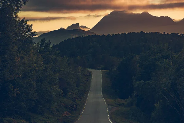 Scenic Norwegian Nordland Territory Country Road Cenário Pôr Sol — Fotografia de Stock