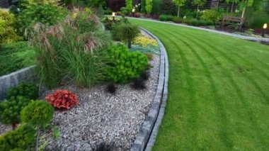 Residential Rockery Arka Bahçesi LED Açık Hava Işığı Aydınlatma. Gece Saati Sahnesi.