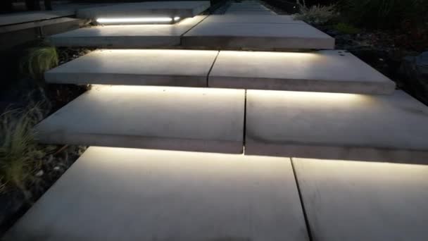 Modern Residential Backyard Garden Elegant Large Illuminated Concrete Stairs Rockery — Wideo stockowe