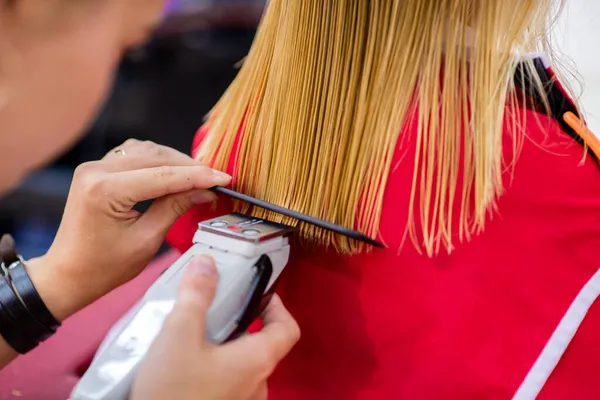 Kadın Saç Stili Güzellik Salonundaki Hizmetler — Stok fotoğraf
