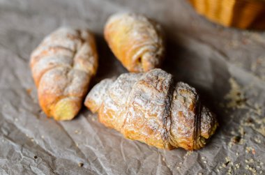 Natürmort, ay çöreği.