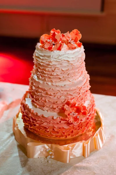 Tort Weselny Czerwony Pomarańczowy — Zdjęcie stockowe