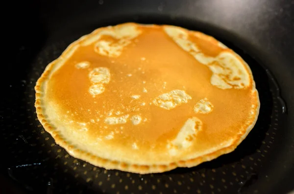 Pancake Goreng Dalam Panci — Stok Foto