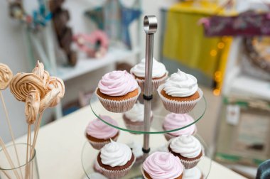 Renkli kekler. Güzel tatlı.