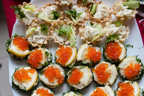 Sanduíche Com Caviar Vermelho — Fotografia de Stock