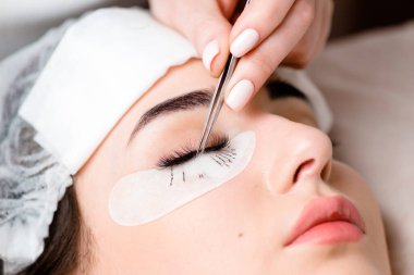 Uzun kirpikli kadın gözü. Kirpik Uzantısı