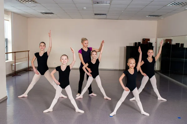 Choreograaf Leert Kinderen Dansen — Stockfoto