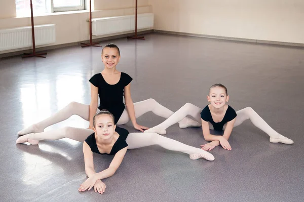 Meninas Estão Envolvidas Coreografia Classe Balé — Fotografia de Stock