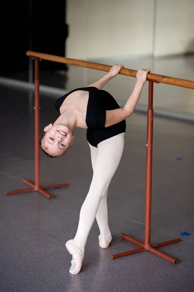 Het Meisje Maakt Een Bocht Choreografie Les — Stockfoto