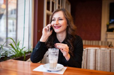 Kahve içme ve Evet güzel kız