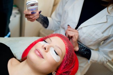 Donanım cilt nemlendirme kozmetik salonda.