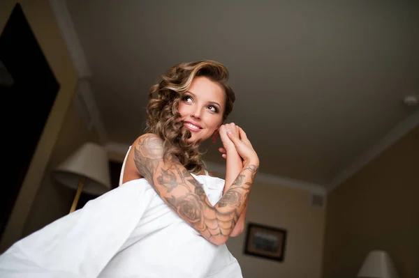 Sensual Retrato Hermosa Chica Con Tatuaje — Foto de Stock
