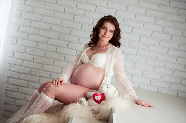 Šťastná Těhotná Žena Krásným Úsměvem — Stock fotografie