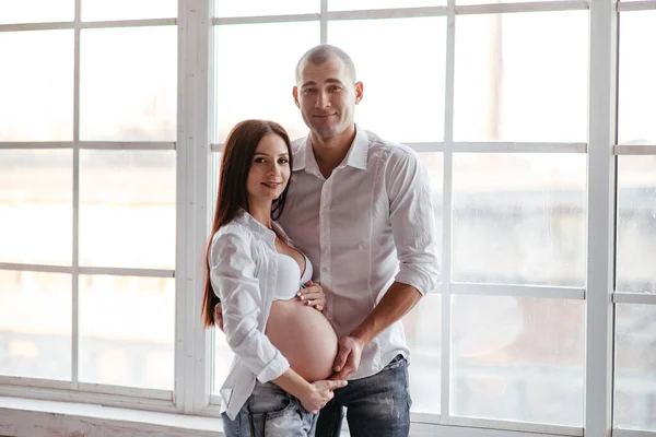 Embarazo Happy Family Expecting Baby Hombre Una Mujer Embarazada Miden —  Fotos de Stock