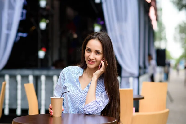 Beautiful Woman Drinking Tea Talking Phone Street Cafe — Stock Photo, Image