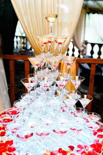 Champagne Glass Pyramid Pyramid Glasses Wine Champagne Tower Champagne Glass — Stock Photo, Image