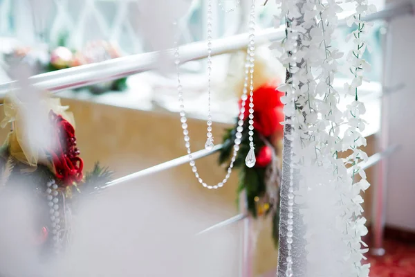 Noel süslemeleri, parlak bir arka plan ve büyük bir bokeh.