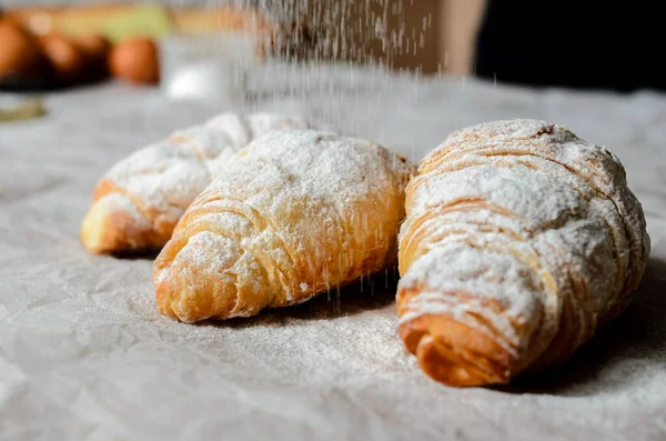 Diversi Croissant Ricoperti Zucchero Velo — Foto Stock
