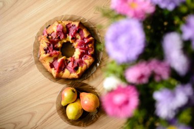 Masada çiçekli meyveler