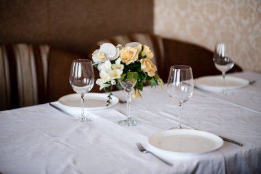 Güzel masa dekor çiçek üzerinden..