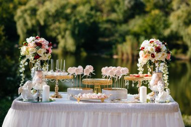 Masada tatlı olan güzel bir dekor..