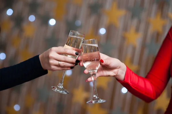 Celebração Pessoas Segurando Copos Champanhe Fazendo Brinde — Fotografia de Stock