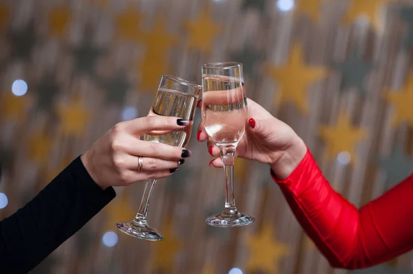 Celebração Pessoas Segurando Copos Champanhe Fazendo Brinde — Fotografia de Stock