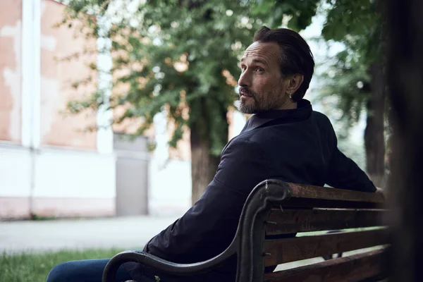 Attractive Man Green Park Surprised Meet Someone Outdoor Sitting Bench — Stockfoto