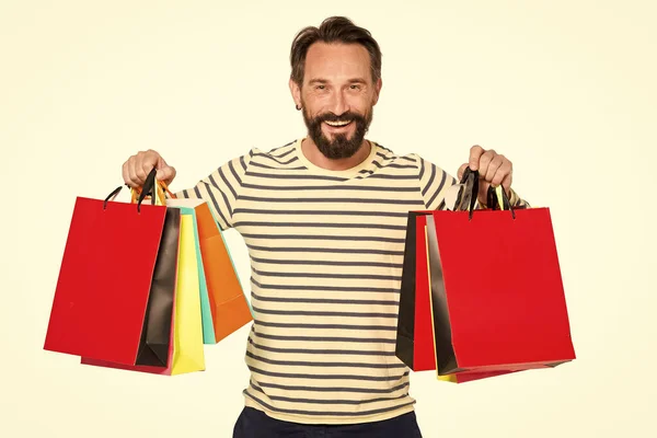 Bonito Homem Barbudo Segurando Sacos Compras Coloridos Conceito Natal Feriados — Fotografia de Stock