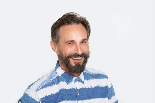 Homem Barba Bonito Alegre Parece Câmera Raios Dentes Sorriso Usar — Fotografia de Stock