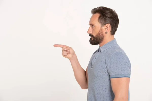 Profile Bearded Serious Man Pointing Finger Side Space Stands Isolated — Stock Photo, Image