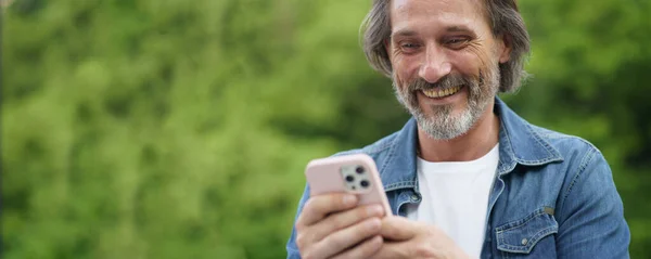 Mature Grey Haired Beard Attractive Man Smartphone Hands Wearing Denim — Stock Photo, Image