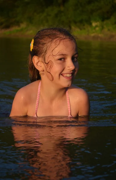 Girl and water — Stock Photo, Image