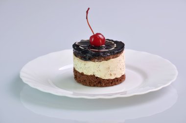 çikolata lezzetli kek kiraz ile