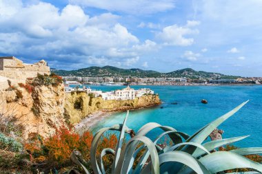 Eivissa, İbiza, İspanya 'nın Eski Dalt Vila ilçesi ile manzara
