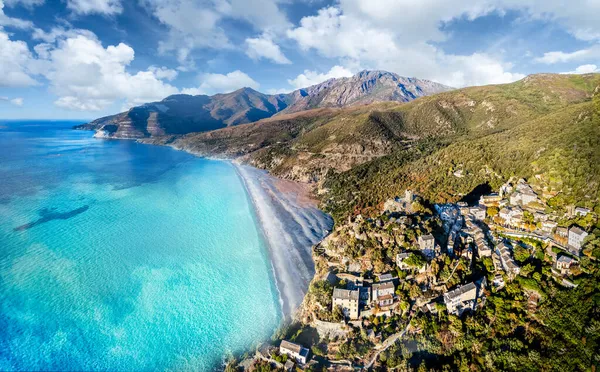 Nonza köyü ile hava manzarası, Korsika adası, Fransa