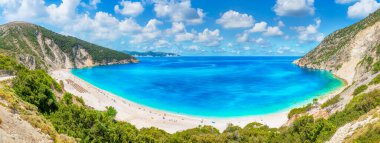Yunanistan 'ın Kefalonia kentindeki Myrtos plajının manzarası