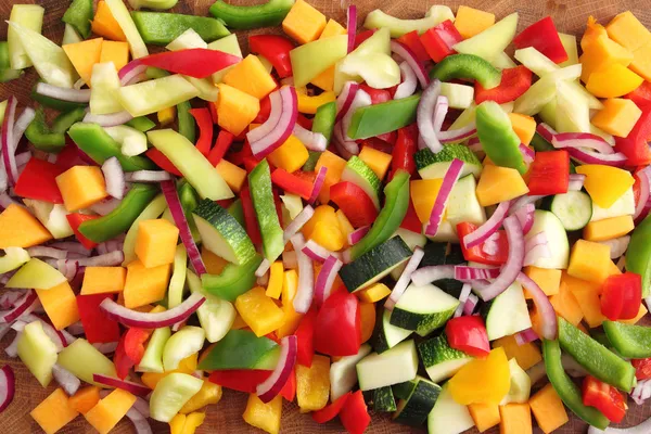 Verduras cortadas en cubitos —  Fotos de Stock