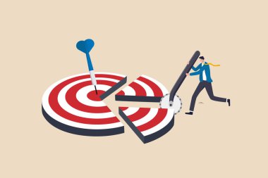 Büyük hedefleri küçük ulaşılabilir hedeflere, kısa, orta ve uzun vadeli hedeflere odaklanmak için büyük hedefleri kırın, iş adamı dartboard hedefini parçalara ayırdı.
