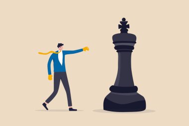 Rekabet savaşını kazanmak için rekabet, taktik, beceri ve liderlik, rakip konsepti devirmek için plan, büyük satranç kralıyla boks eldiveni dövüşü yapan iş adamı.