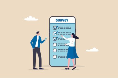 Çevrimiçi anket anketi, anket, fikir veya müşteri geribildirimi İnternet konseptini kullanarak, kadın ve erkek cep telefonunu kullanarak çevrimiçi anket listesini dolduruyor.