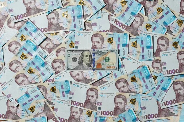 100 Dolarů Leží Ukrajinské Hřivně — Stock fotografie