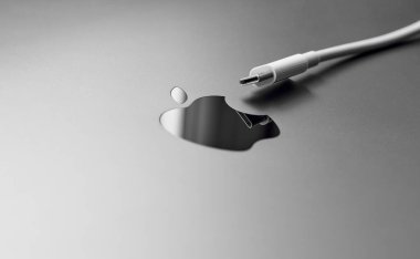 İngiltere, Newcastle, 8 Haziran 2022: Apple logosunun yanındaki C tipi konnektör. AB, Apple 'ın cihazlarını şarj etmek için C Tipi kullanmasını emretti. iPhone 'un S tipi. Birleştirilmiş şarj bağlantısı. 