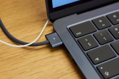 İngiltere, Newcastle on Tyne, 15 Temmuz 2022 - Yeni MacBook Air 2022. Yüksek kalite fotoğraf