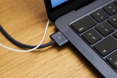 İngiltere, Newcastle on Tyne, 15 Temmuz 2022 - Yeni MacBook Air 2022. Yüksek kalite fotoğraf