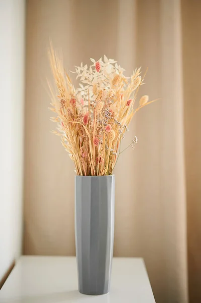 Dried Flowers Wheat Stand Gray Vase Golden Background Minimalistic Interior — Fotografia de Stock