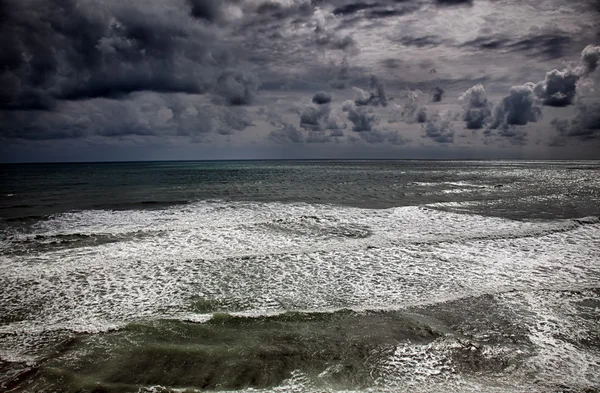 Tormenta en el mar después de una lluvia — Foto de Stock