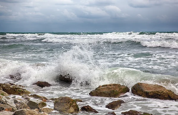 Tormenta en el mar después de una lluvia — Foto de Stock