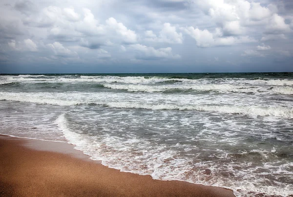 Tormenta en el mar después de una lluvia — Foto de Stock