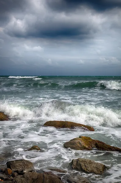 Tormenta en el mar después de una lluvia — Foto de Stock